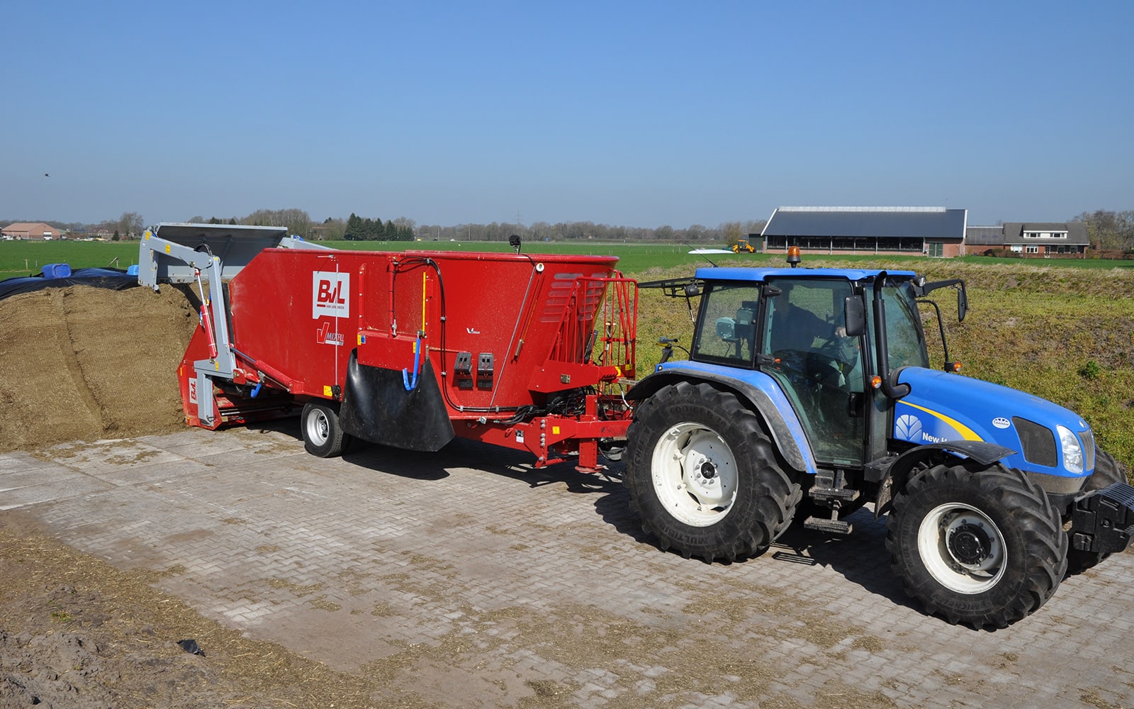 Futtermischwagen V-MIX Fill Plus LS Pro 13 bis 25-2S