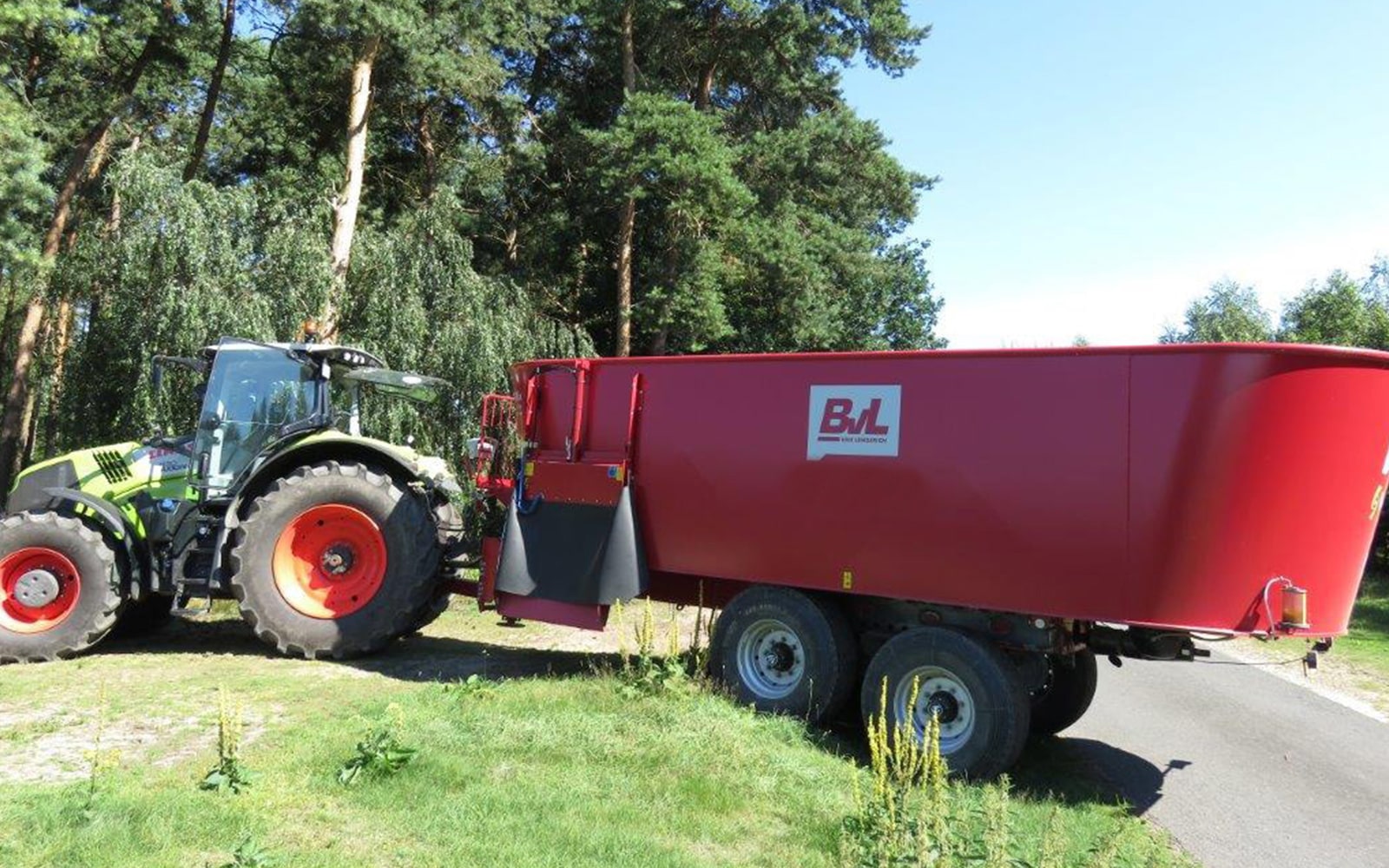 Futtermischwagen V-MIX Plus 25 bis 40-3S