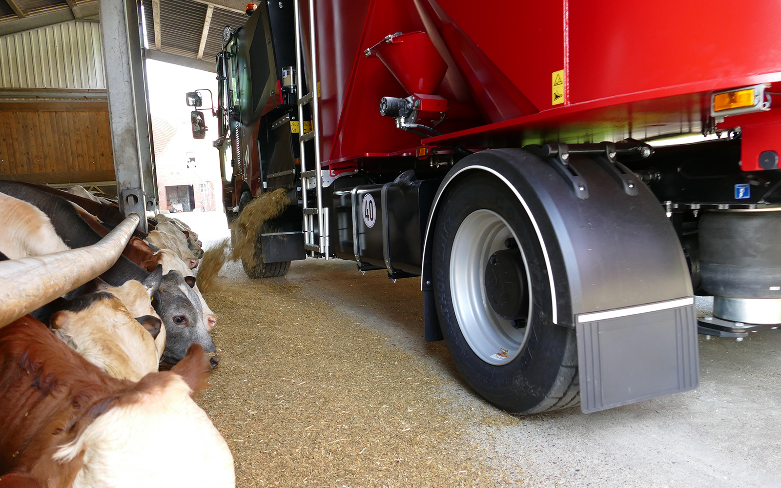Futtermischwagen V-MIX Drive Maximus Giant 2S