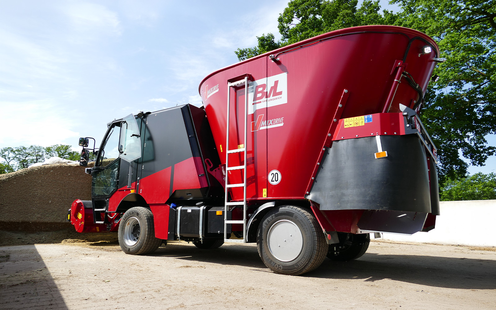 Futtermischwagen V-MIX Drive Maximus Plus 2S